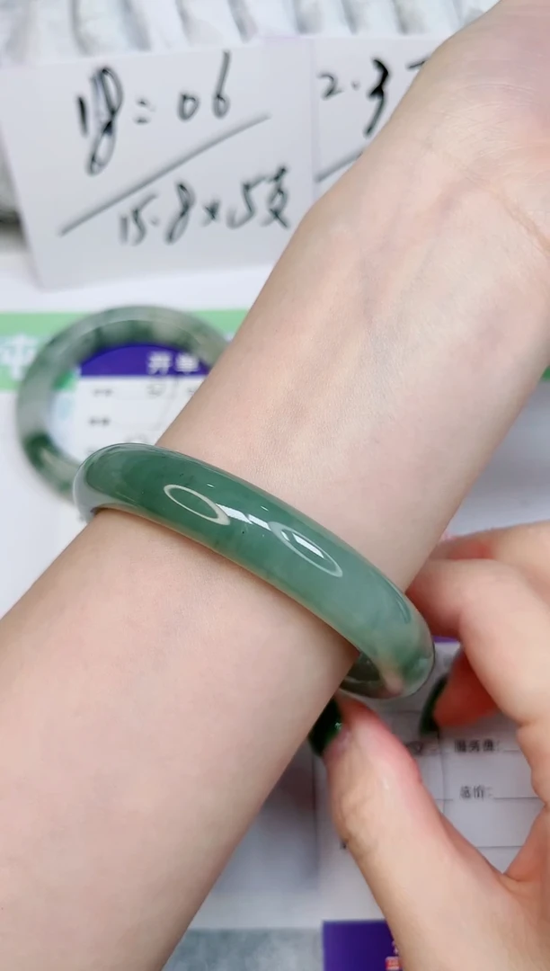 石英质玉手镯未镶嵌380-60