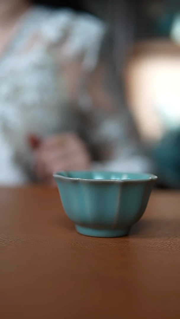 瓷片仿古天青宝象杯微瑕