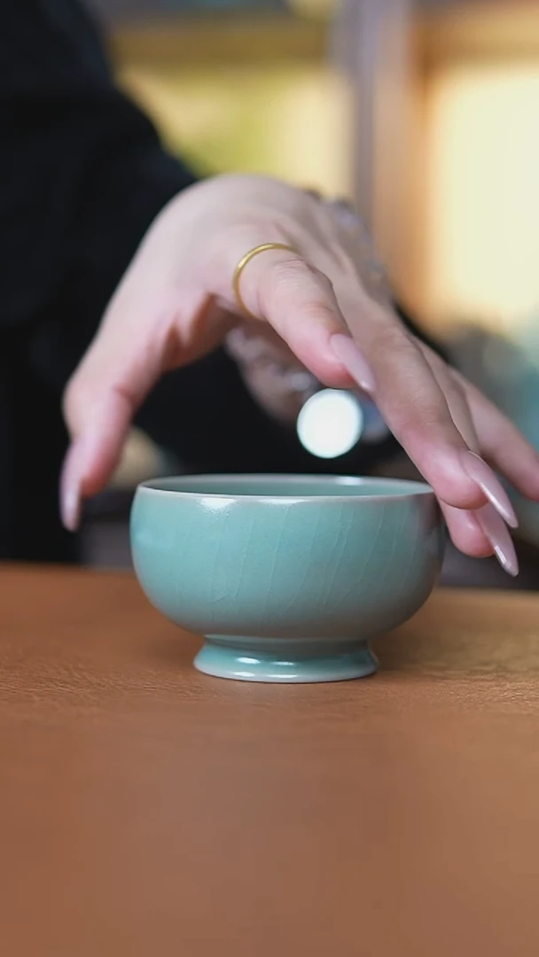 瓷片仿古纯手翡翠绿卷足罗汉杯