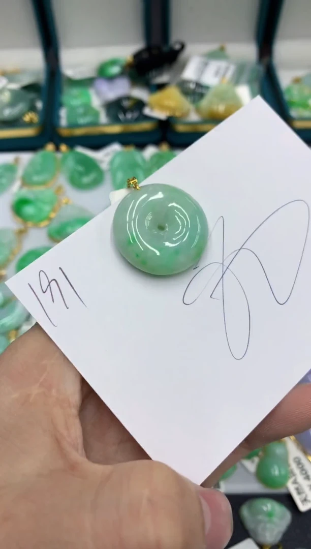 【闪购商品】翡翠颈饰18K金镶嵌号链接11111