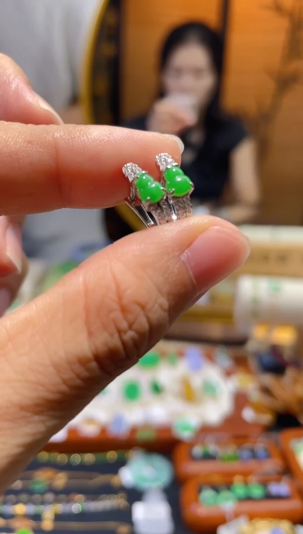 颈饰未镶嵌翡翠耳包