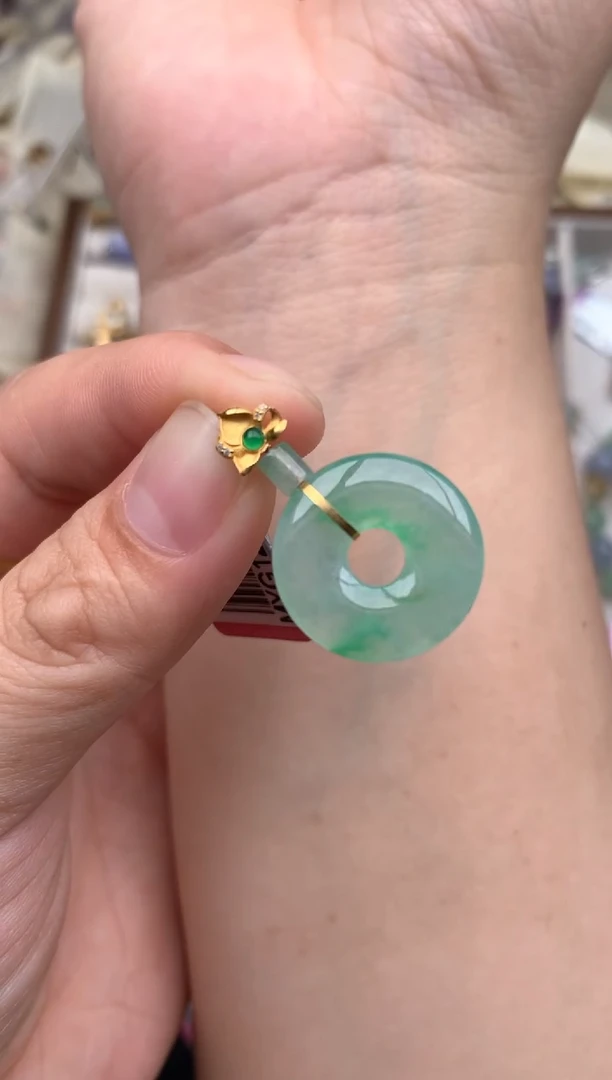 18K金镶嵌挂件翡翠一