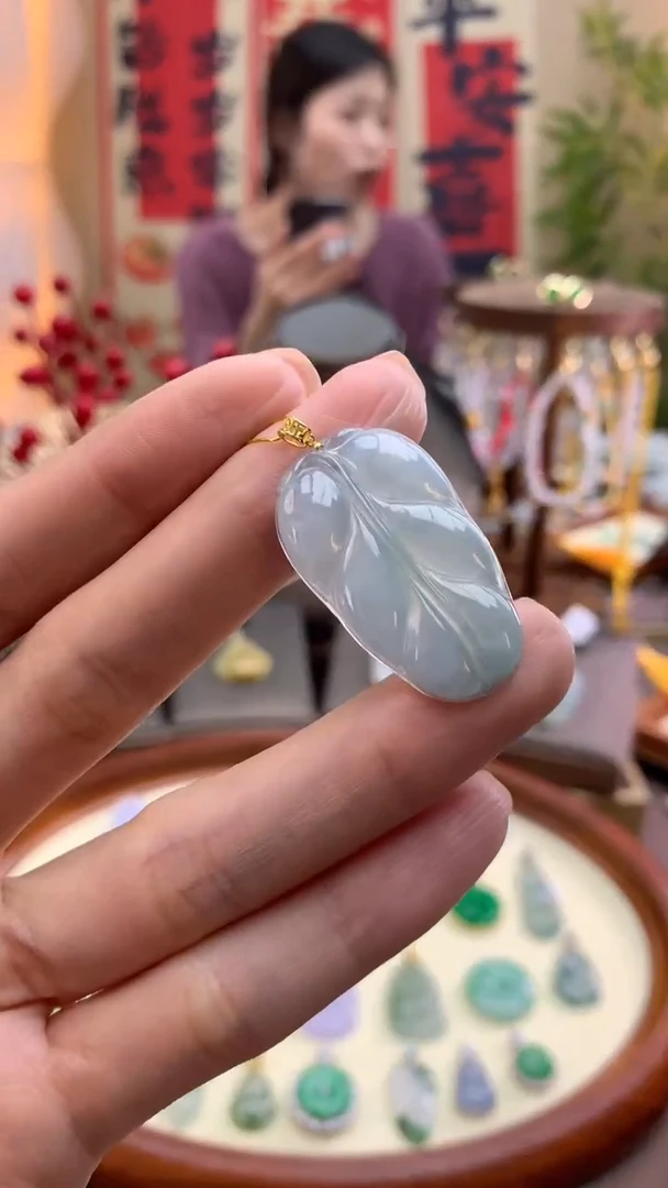 【闪购商品】翡翠颈饰18K金镶嵌叶子