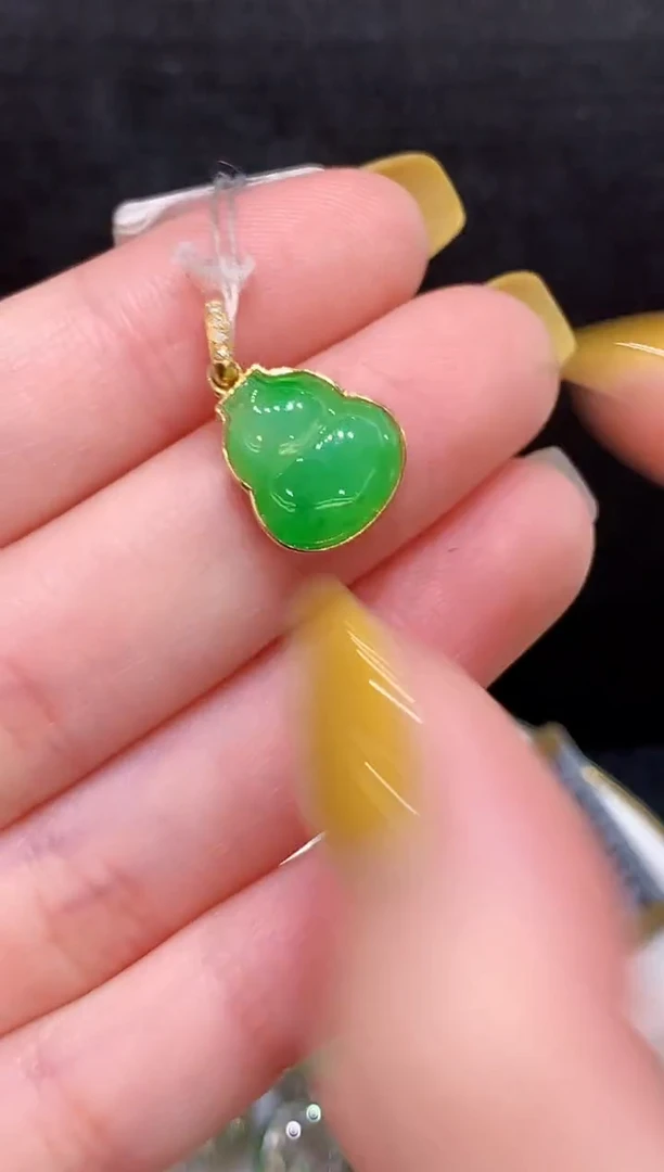 吊坠(不含链)18K金镶嵌翡翠L0200多样性发其一