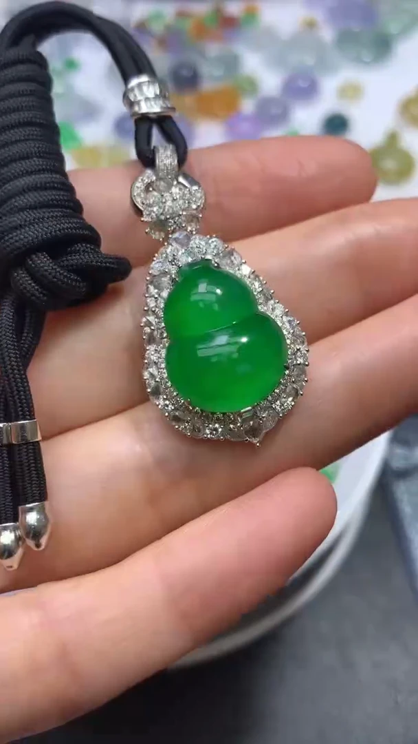 18K金镶嵌定制翡翠18K金镶嵌 定制翡翠