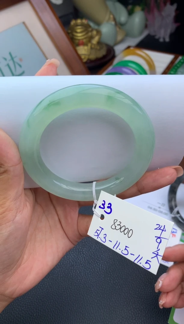 未镶嵌手镯翡翠月***?手镯