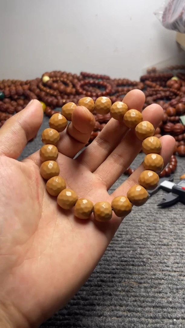 猴头核桃吊坠钻面12+左右  返油款