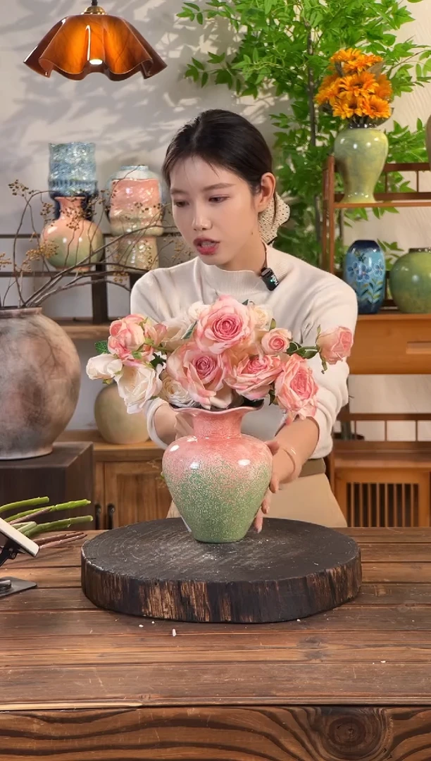 绿脂凝春小花瓣瓶