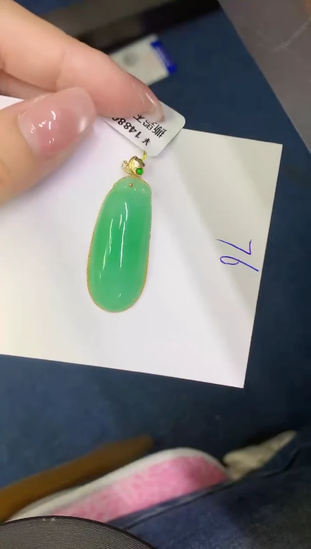 翡翠18K金镶嵌颈饰00000000000