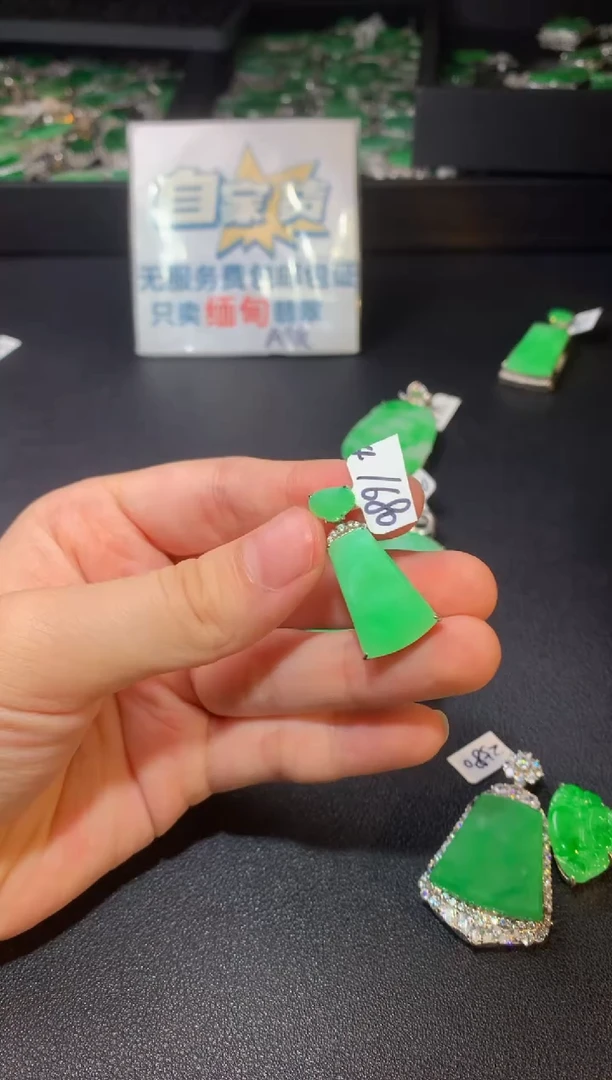 翡翠银S925镶嵌颈饰翡翠1