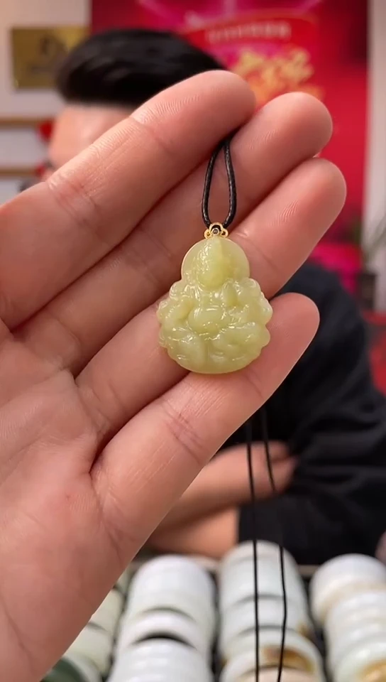 【闪购商品】和田玉颈饰18K金镶嵌黄财财吊坠随机发一件