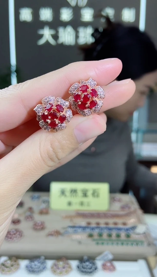 【闪购商品】红宝石耳饰银S925镶嵌耳饰