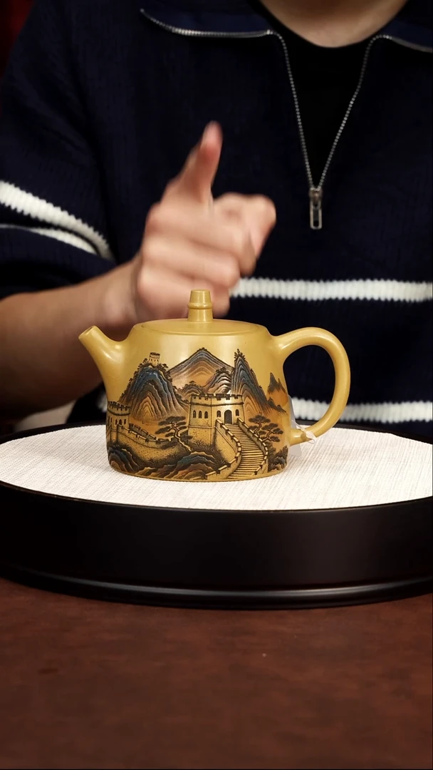 茶壶紫砂长城汉铎壶 黄金段泥 梅付春