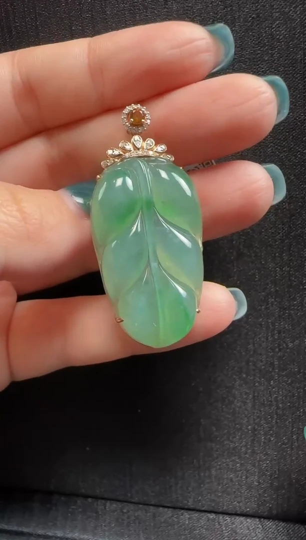 【闪购商品】翡翠颈饰18K金镶嵌052叶子一个