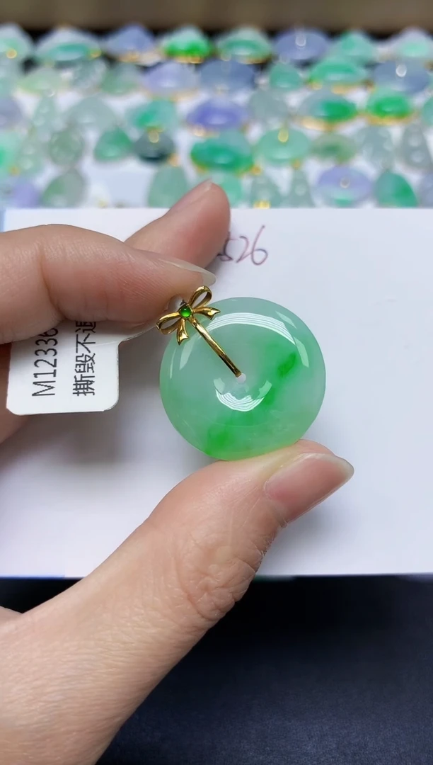 翡翠18K金镶嵌颈饰天然缅甸翡翠A货