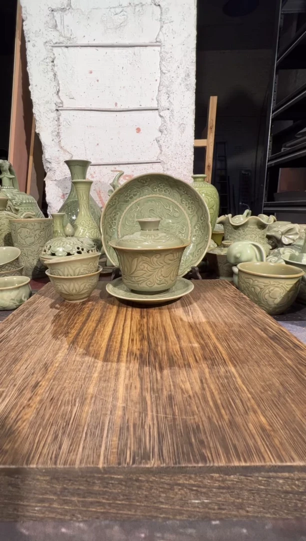 微瑕耀州窑莲纹三才盖碗+莲纹小杯2