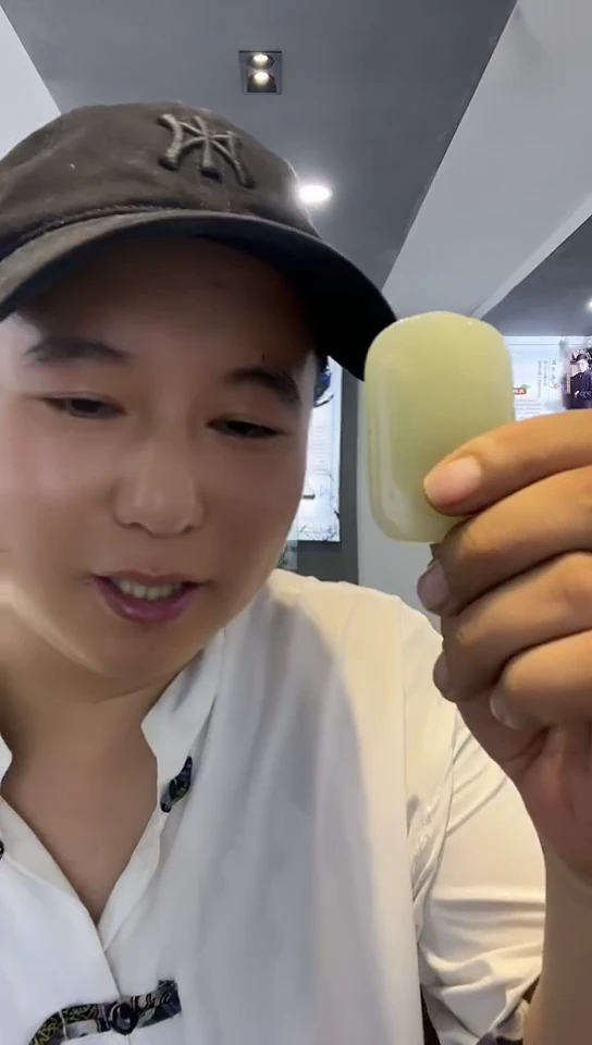 未镶嵌蛇纹石玉颈饰无事牌