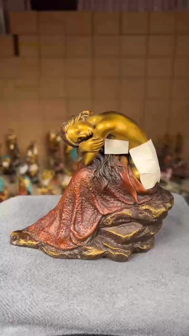 精铜材质精美雕塑