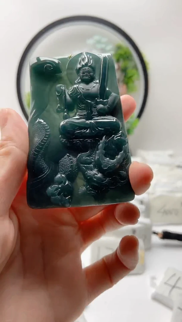 翡翠未镶嵌颈饰不动明王