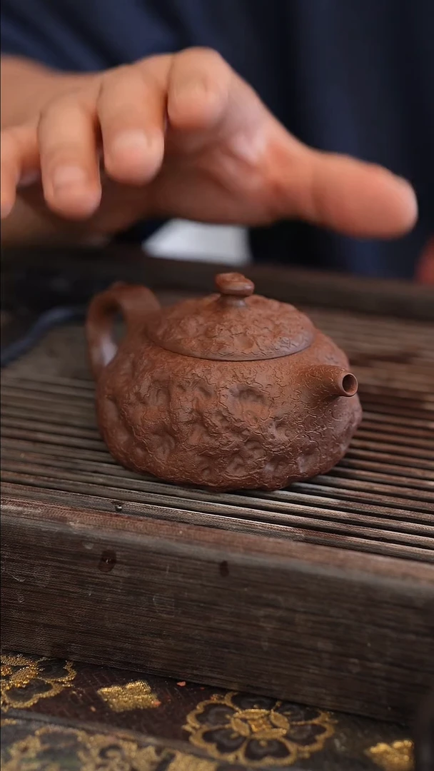 茶壶紫砂供春 变色龙 180cc