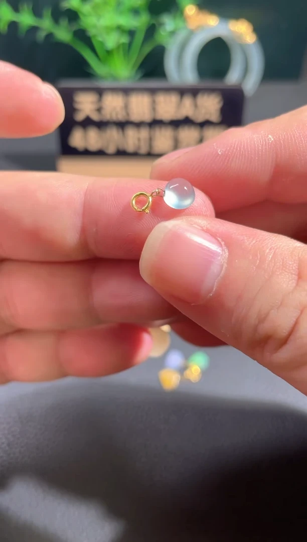 翡翠18K金镶嵌颈饰翡翠