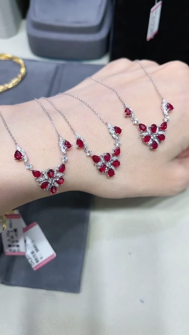 18K金镶嵌天然红宝石项链 多样性发其一