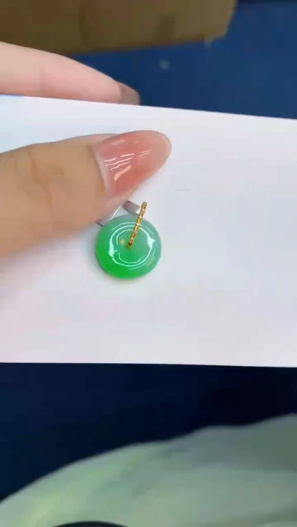 翡翠18K金镶嵌颈饰           1