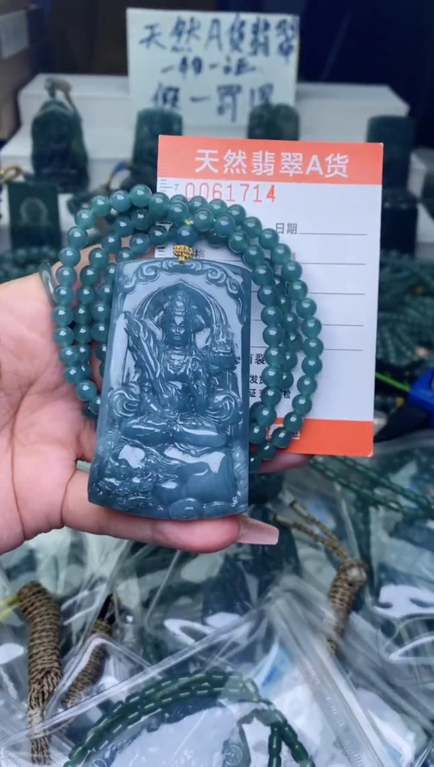 翡翠未镶嵌颈饰