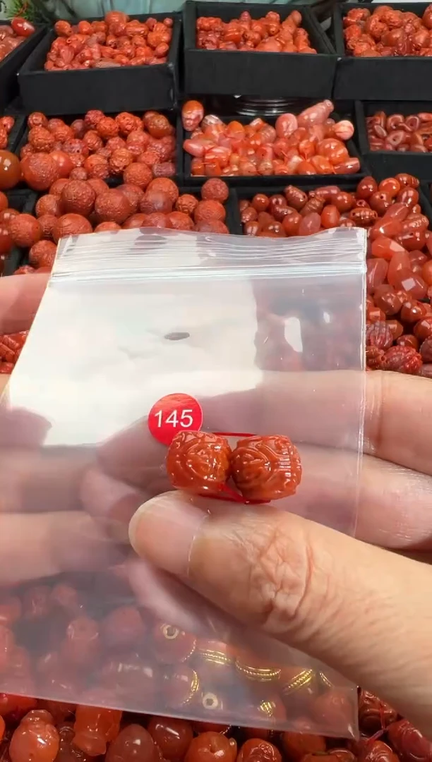 南红玛瑙未镶嵌颈饰1