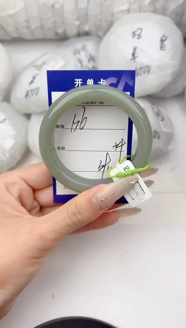 和田玉手镯未镶嵌136颜色微差无瑕疵