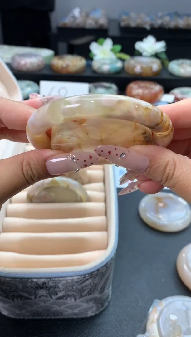 未镶嵌手镯石英质玉（58-59圈口）赠送镯心 无证书