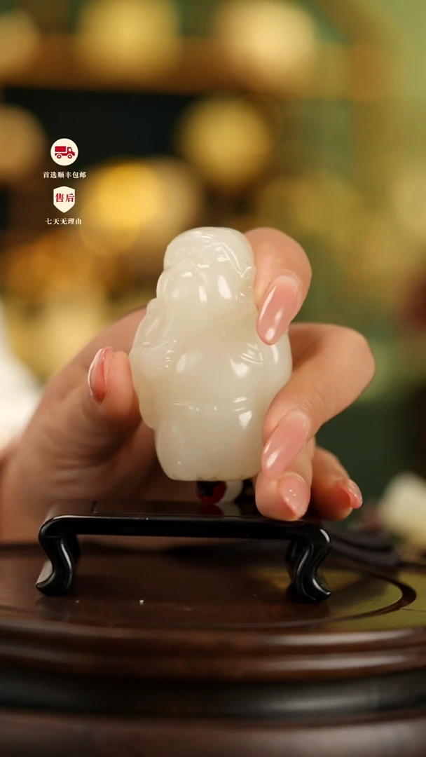 云南石竹叶青雕刻：义薄云天把件摆件