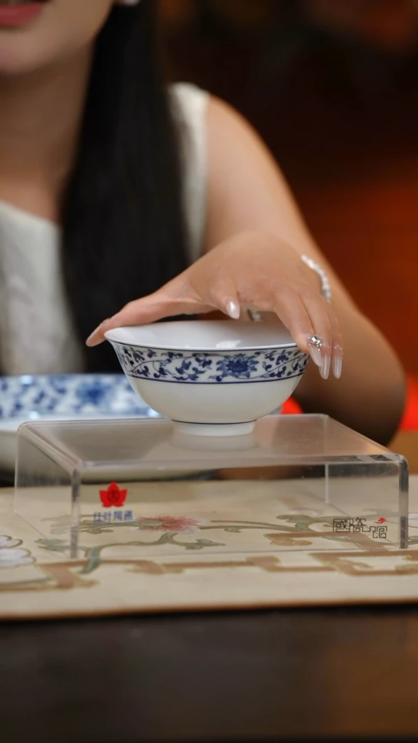 4个微瑕古韵缠枝5英寸碗