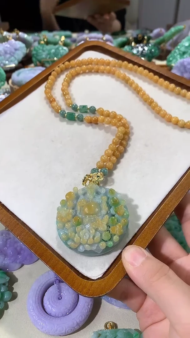 颈饰未镶嵌翡翠吊坠