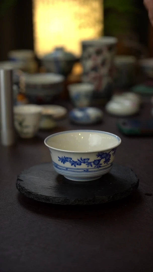 景德镇全手工手绘青花水波纹马蹄杯