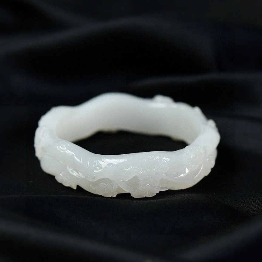 和田玉羊脂玉梅花手镯 圈口61 女士福镯