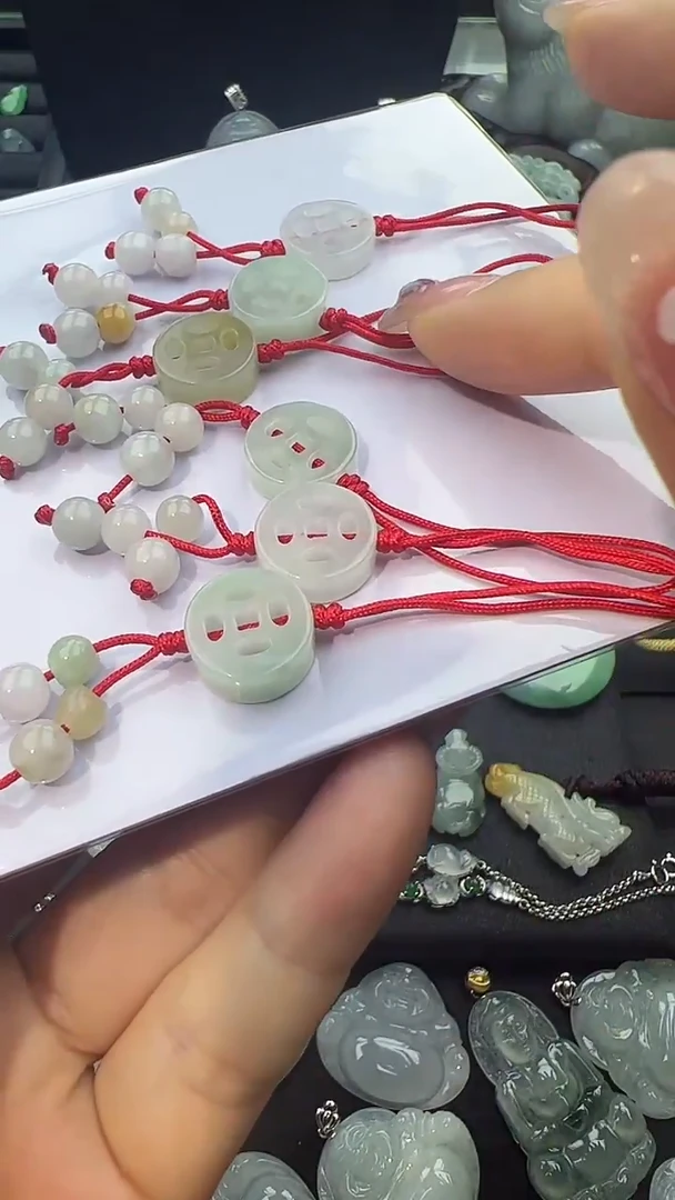 翡翠挂件未镶嵌古钱多样性发其一