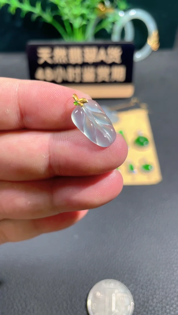 翡翠18K金镶嵌颈饰翡翠