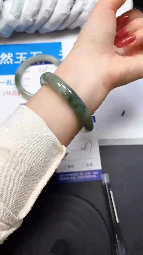 【闪购商品】石英质玉手镯合金39