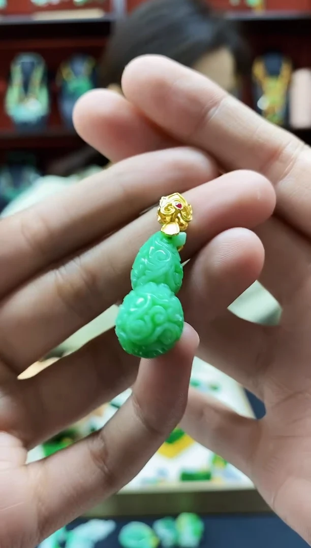 颈饰未镶嵌翡翠吊坠