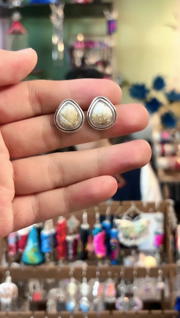 彩云南阁非遗老绣饰品616