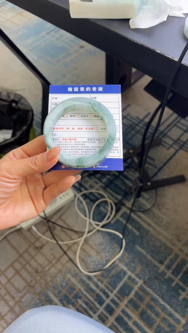 未镶嵌定制手镯不退不换定制翡翠苍*。定制手镯不退不换