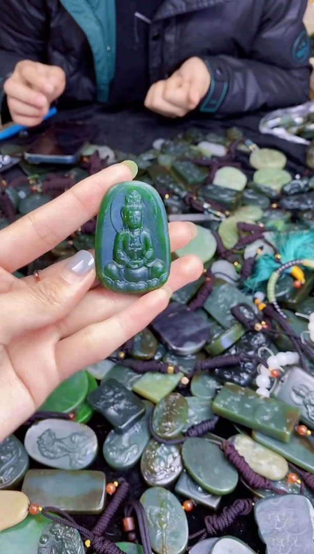 颈饰未镶嵌和田玉1