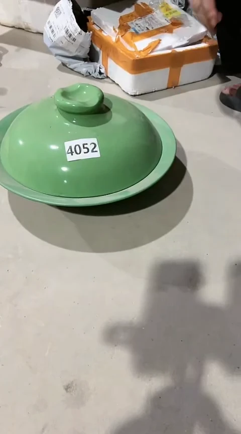 4052瑕疵绿色浅煲带盖
