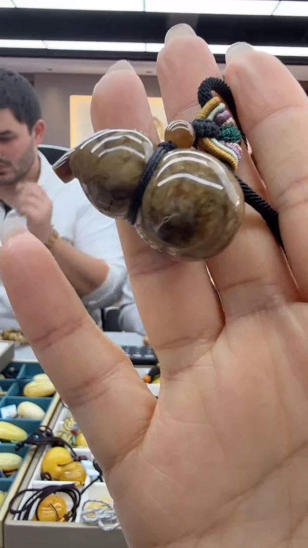 琥珀颈饰未镶嵌170秒拍号 假一罚三