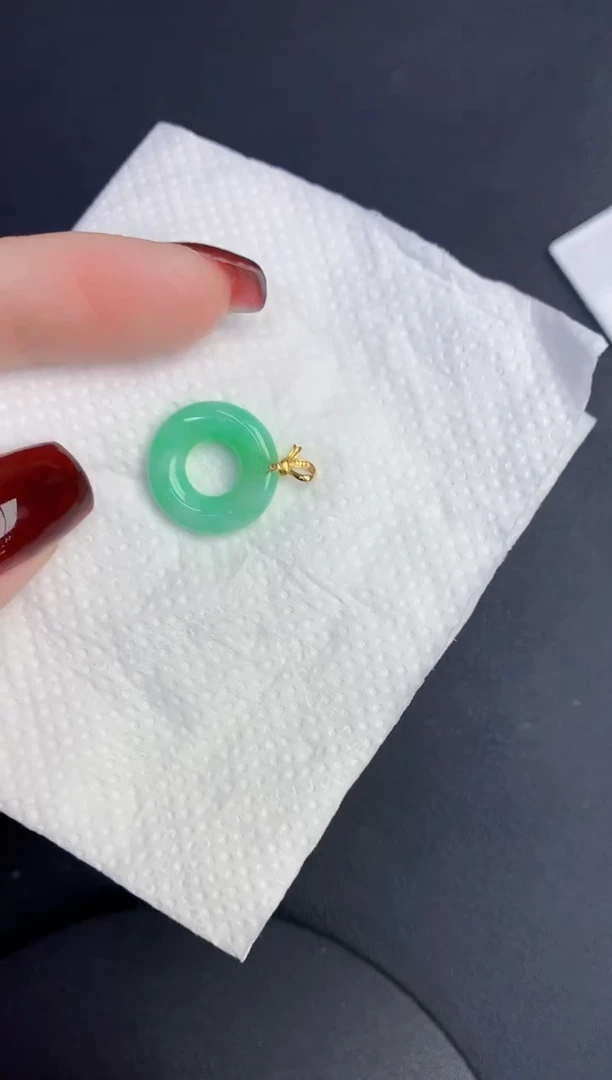 颈饰18K金镶嵌翡翠缅甸天然翡翠A货