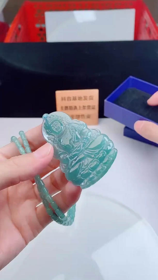 颈饰未镶嵌翡翠   ·