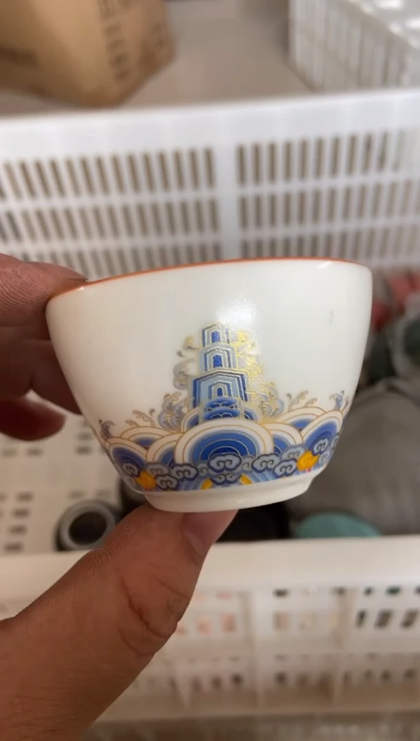 摄影的产品有使用过的痕迹有点脏介意勿拍