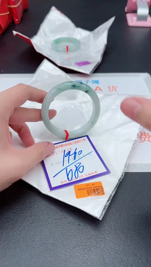 未镶嵌手镯翡翠1
