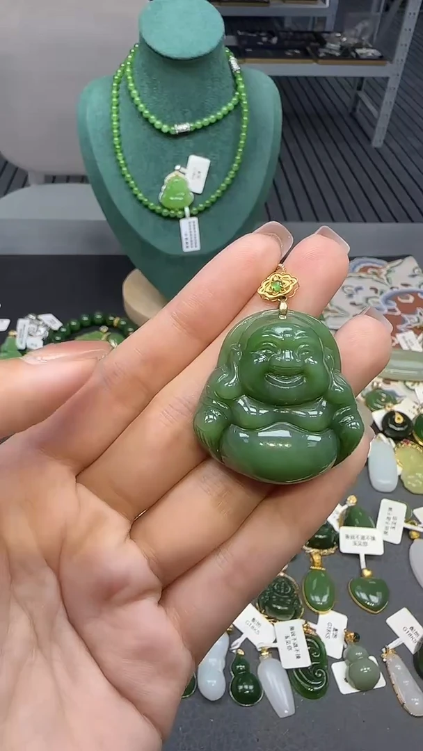 18K金镶嵌和田玉挂件 不含链